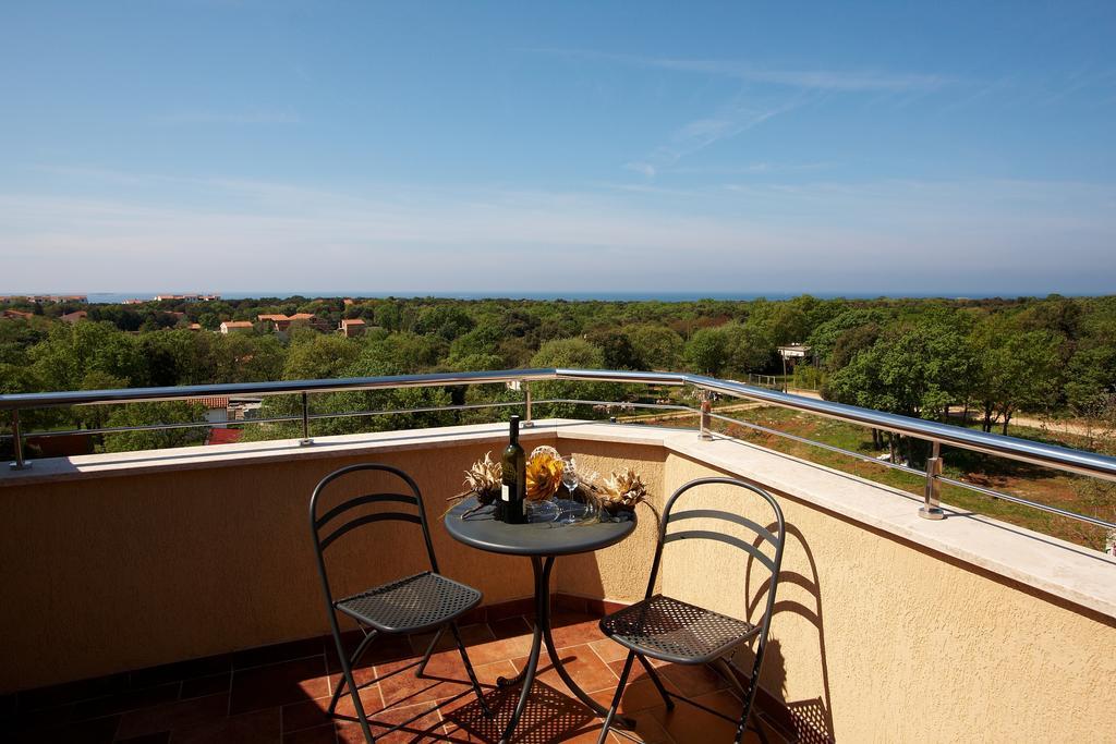 Guesthouse "Barboska" - Big Outdoor Swimming Pool & Private Tennis Court Vodnjan Zimmer foto