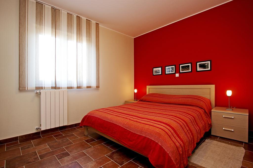 Guesthouse "Barboska" - Big Outdoor Swimming Pool & Private Tennis Court Vodnjan Zimmer foto