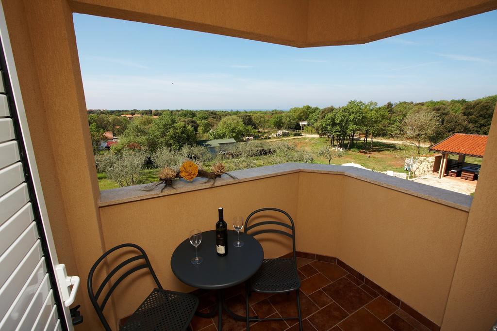 Guesthouse "Barboska" - Big Outdoor Swimming Pool & Private Tennis Court Vodnjan Zimmer foto